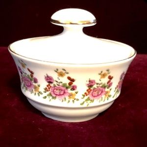 JLMENAU covered sugar and creamer